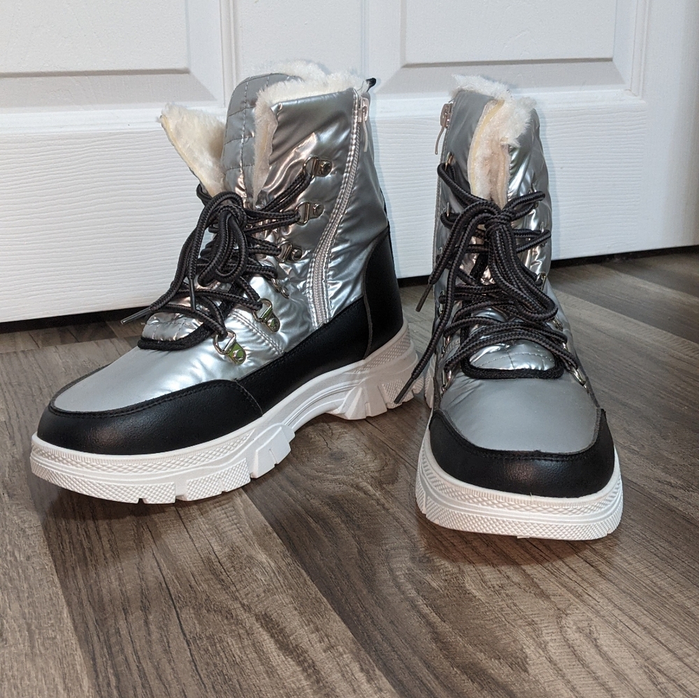 #Grey and Black Fur Lining Ankle Winter Boot. Side zipper. Size:US-8 EU-39